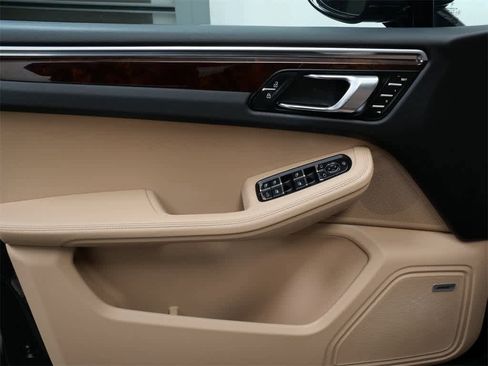 Used 2024 Porsche Macan S image 11