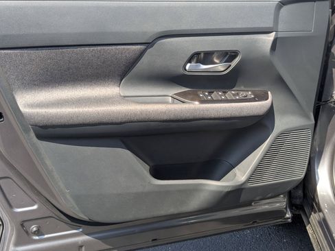 Used 2025 Nissan Kicks SV w/ Charging Package FWD image 13