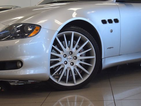 Used 2011 Maserati Quattroporte S RWD image 15
