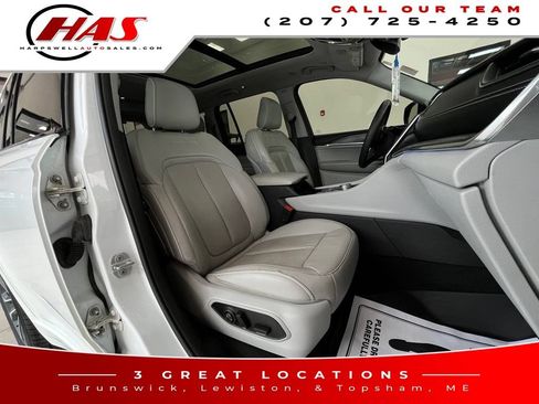 Used 2023 Jeep Grand Cherokee Overland AWD/4WD image 11