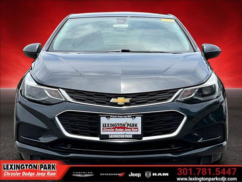 Used 2017 Chevrolet Cruze LT FWD image 2