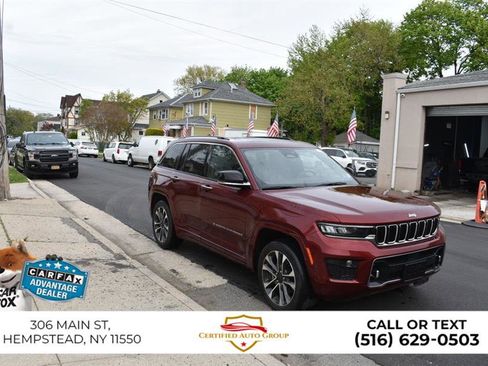 Used 2022 Jeep Grand Cherokee Overland w/ Luxury Tech Group IV AWD/4WD image 4