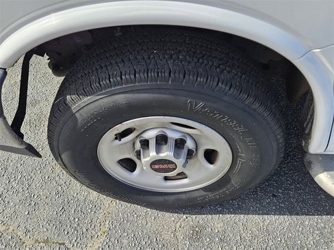 Used 2023 GMC Savana 2500 w/ Driver Convenience Package image 16