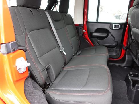 Used 2021 Jeep Wrangler Unlimited Rubicon w/ Dual Top Group AWD/4WD image 43