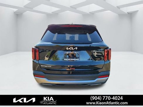 New 2025 Kia Sorento S image 10
