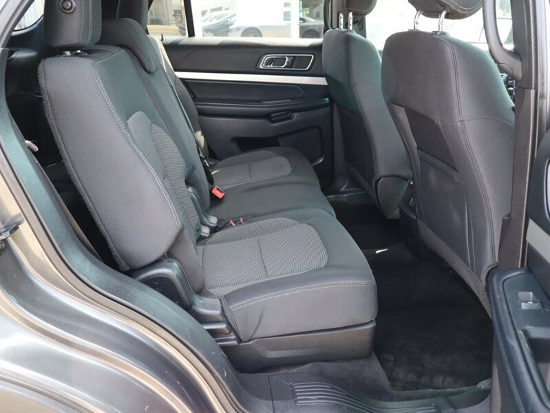 Used 2017 Ford Explorer XLT w/ Equipment Group 201A AWD/4WD image 11