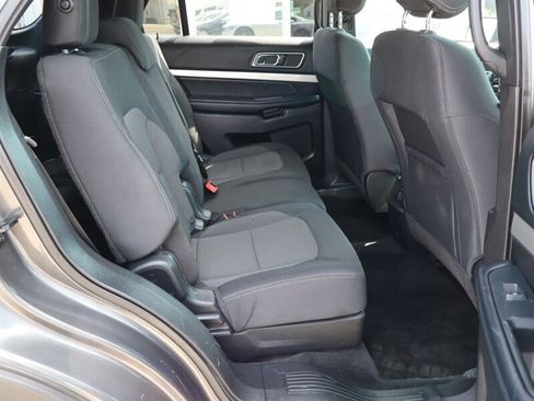 Used 2017 Ford Explorer XLT w/ Equipment Group 201A AWD/4WD image 11