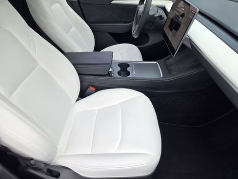 Used 2024 Tesla Model Y Long Range AWD/4WD image 14