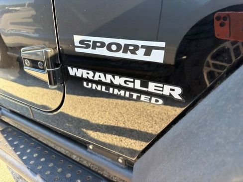 Used 2017 Jeep Wrangler Unlimited Sport w/ Quick Order Package 24S AWD/4WD image 11