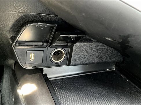 Used 2024 Toyota Camry SE image 31