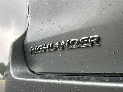 Used 2019 Toyota Highlander XLE AWD/4WD image 13