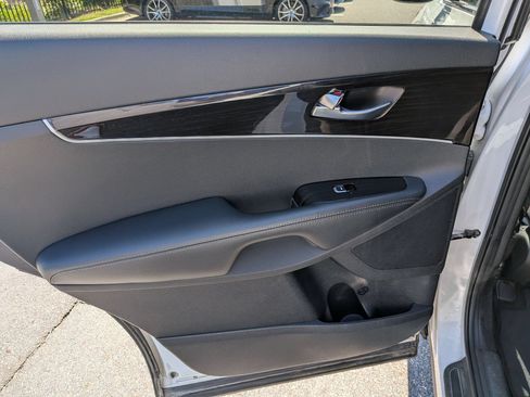 Used 2020 Kia Sorento L FWD image 26