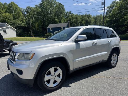 Used 2012 Jeep Grand Cherokee Laredo AWD/4WD image 3