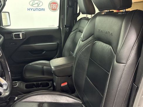 Used 2021 Jeep Wrangler Unlimited Sahara w/ Dual Top Group image 10