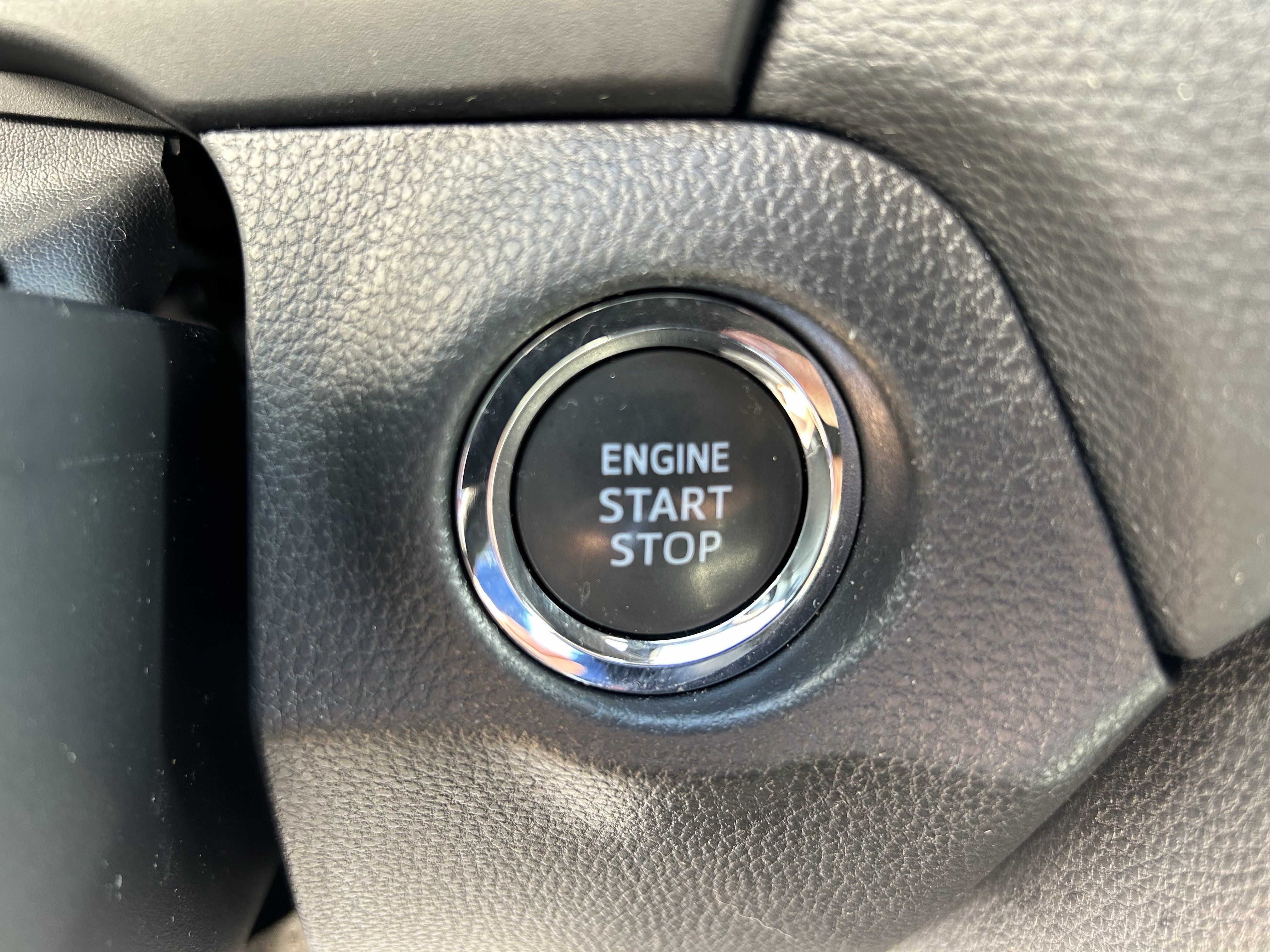 Used 2025 Toyota RAV4 XLE FWD image 27