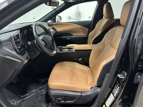 Used 2023 Lexus RX 350 Premium w/ Accessory Package AWD/4WD image 16