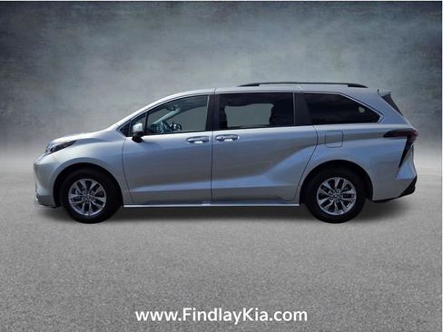 Used 2024 Toyota Sienna XLE image 11