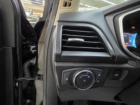 Used 2018 Ford Fusion Titanium FWD image 34
