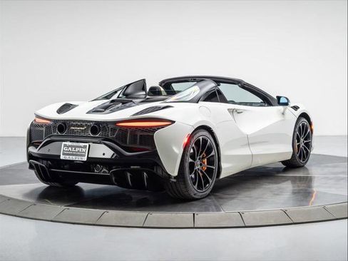 Used 2025 McLaren Artura Spider image 5