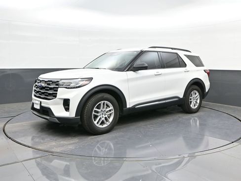 Used 2025 Ford Explorer Active w/ Active Comfort Package RWD image 28
