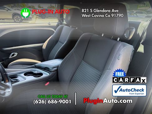 Used 2019 Dodge Challenger SXT RWD image 6