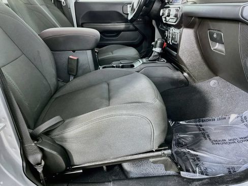 Used 2020 Jeep Wrangler Unlimited Sahara AWD/4WD image 34