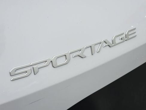 Used 2025 Kia Sportage EX FWD image 11