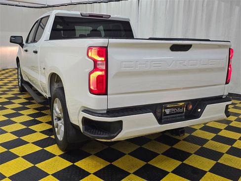 Used 2019 Chevrolet Silverado 1500 Custom w/ Custom Value Package image 5