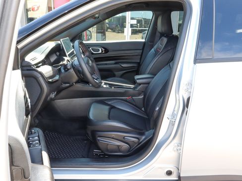Used 2025 Jeep Compass Trailhawk AWD/4WD image 7