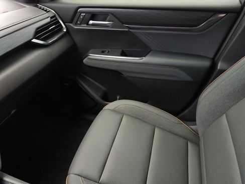 Used 2025 GMC Acadia AT4 AWD/4WD image 26