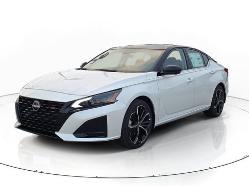 New 2026 Nissan Altima 2.5 SR w/ SR Premium Package FWD image 3