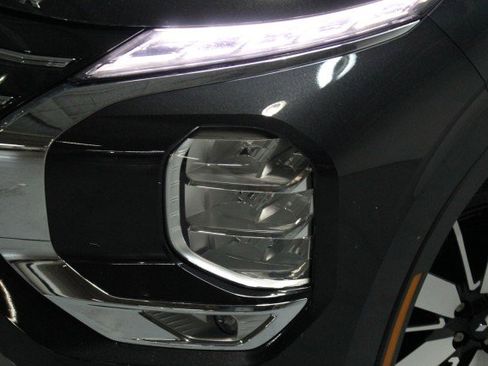 New 2025 Mitsubishi Outlander SE image 2