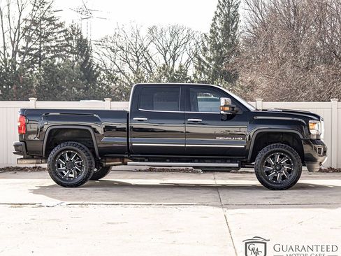 Used 2017 GMC Sierra 2500 Denali w/ Duramax Plus Package image 9