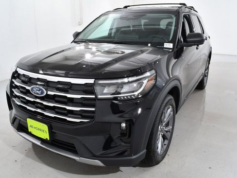 New 2026 Ford Explorer Active w/ Active Comfort Package image 2