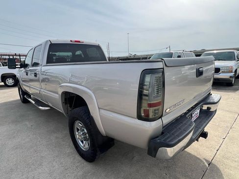 Used 2006 Chevrolet Silverado 2500 LT w/ Heavy-Duty Power Package RWD image 5