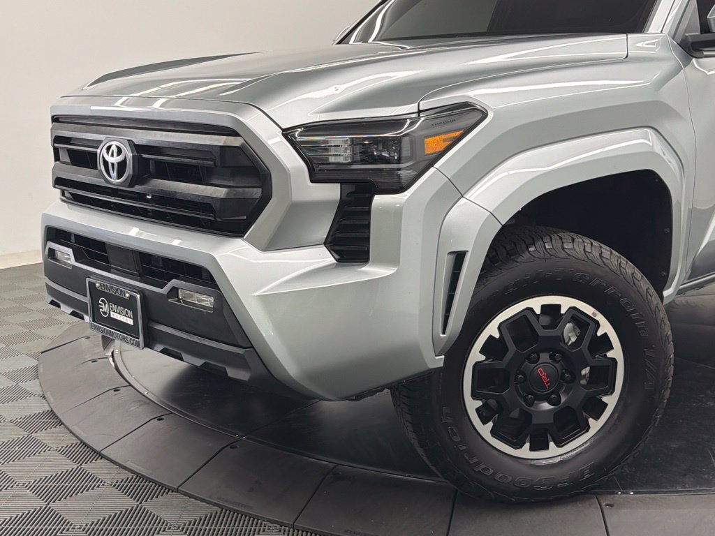 Certified 2025 Toyota Tacoma SR5 AWD/4WD image 4