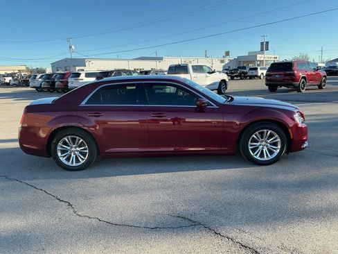 Used 2019 Chrysler 300 Touring w/ Driver Convenience Group image 2