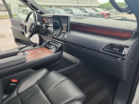 Certified 2024 Lincoln Navigator Reserve AWD/4WD image 28