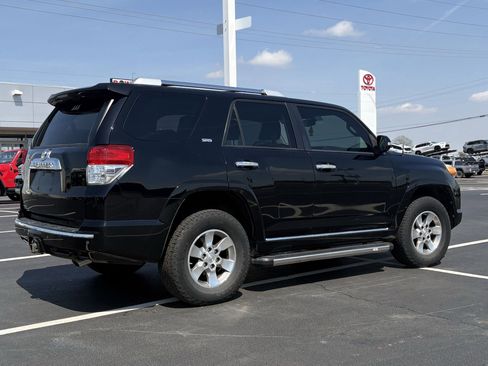 Used 2011 Toyota 4Runner SR5 w/ Convenience Pkg image 3