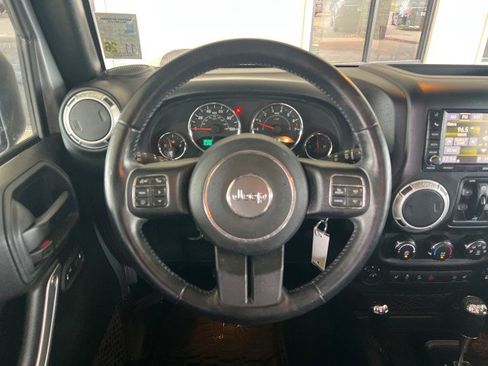 Used 2017 Jeep Wrangler Unlimited Sahara w/ Connectivity Group image 21