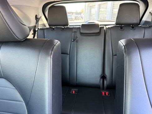 Used 2023 Toyota Highlander XLE AWD/4WD image 17