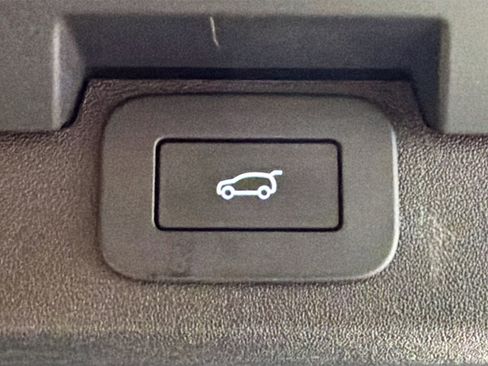 New 2026 Land Rover Discovery Limited Edition image 12