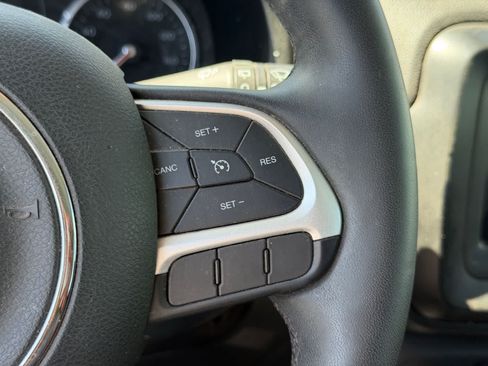 Used 2019 Jeep Renegade Latitude w/ Popular Equipment Group AWD/4WD image 13