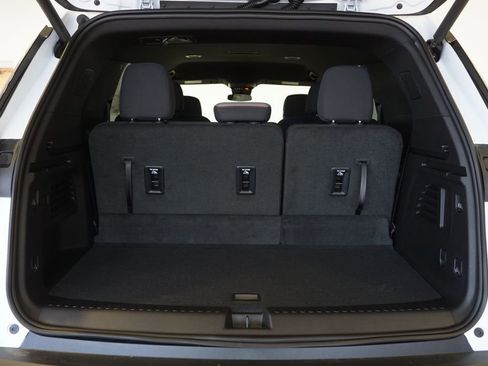 New 2026 Chevrolet Traverse LT FWD image 25
