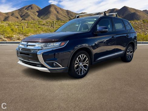 Used 2018 Mitsubishi Outlander SE image 2
