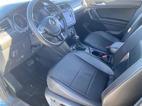 Used 2020 Volkswagen Tiguan SE image 19