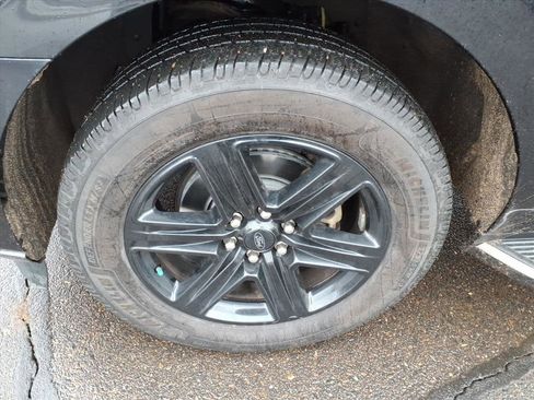 Used 2020 Ford Expedition XLT w/ Equipment Group 202A image 10