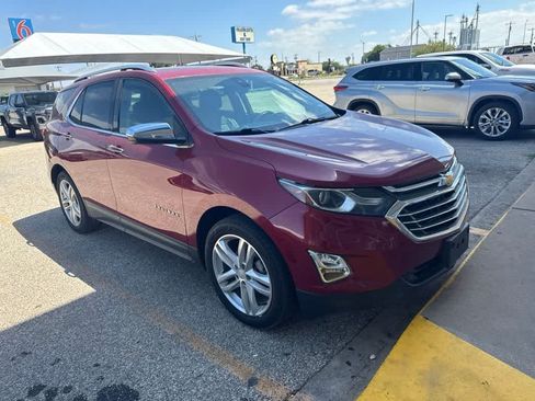 Used 2018 Chevrolet Equinox Premier FWD image 3