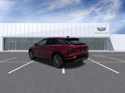 Certified 2025 Cadillac Optiq Sport 2 w/ LPO, Floor Liner Package AWD/4WD image 4