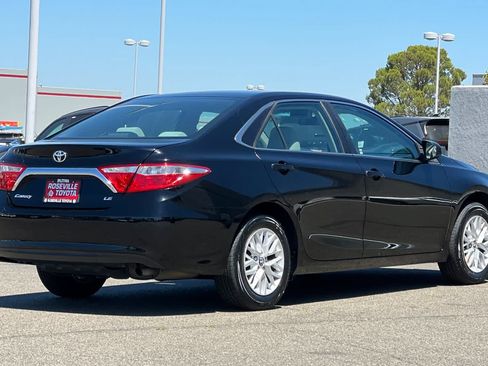Used 2016 Toyota Camry LE FWD image 2